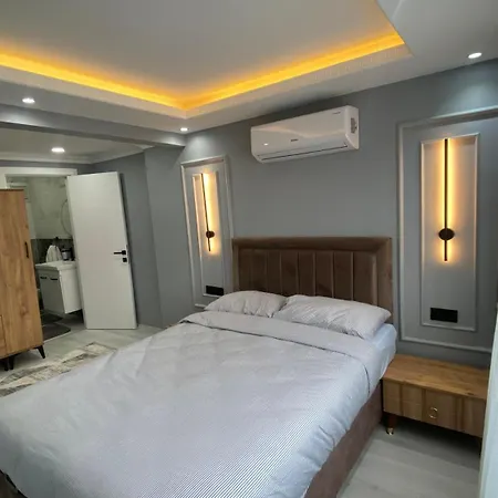 Sueper Lueks Istanbul